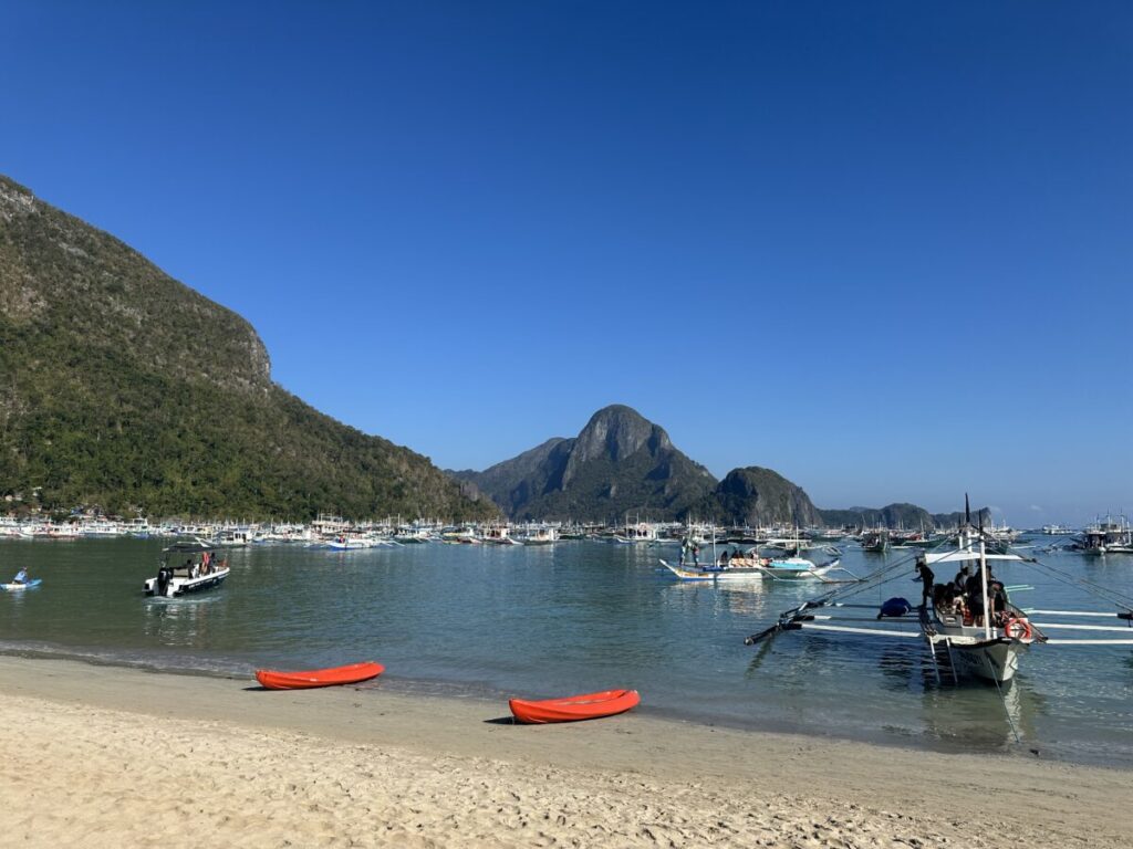 出発を待つボート